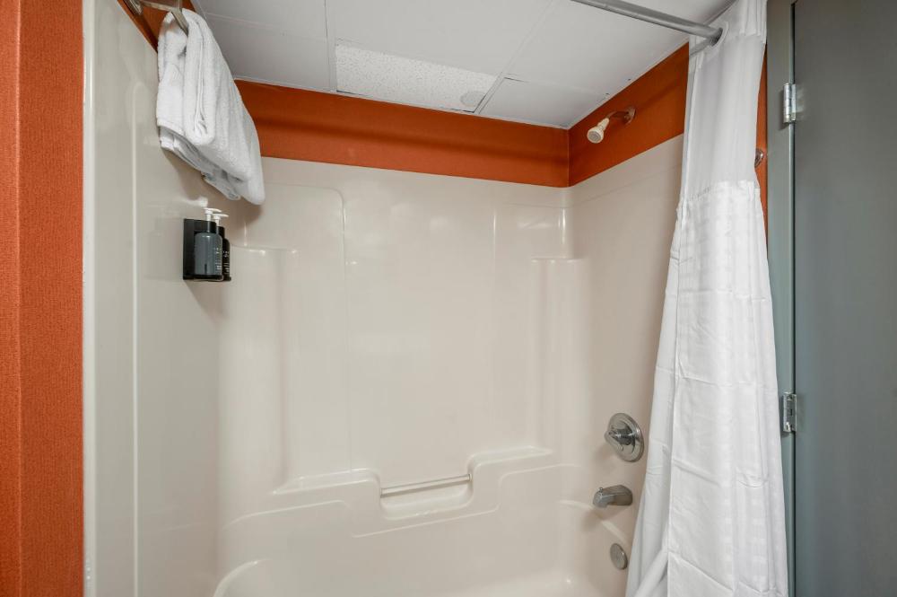 King Room with Spa Bath interior